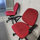 Sillas de oficina rojas con ruedas, con y sin brazos